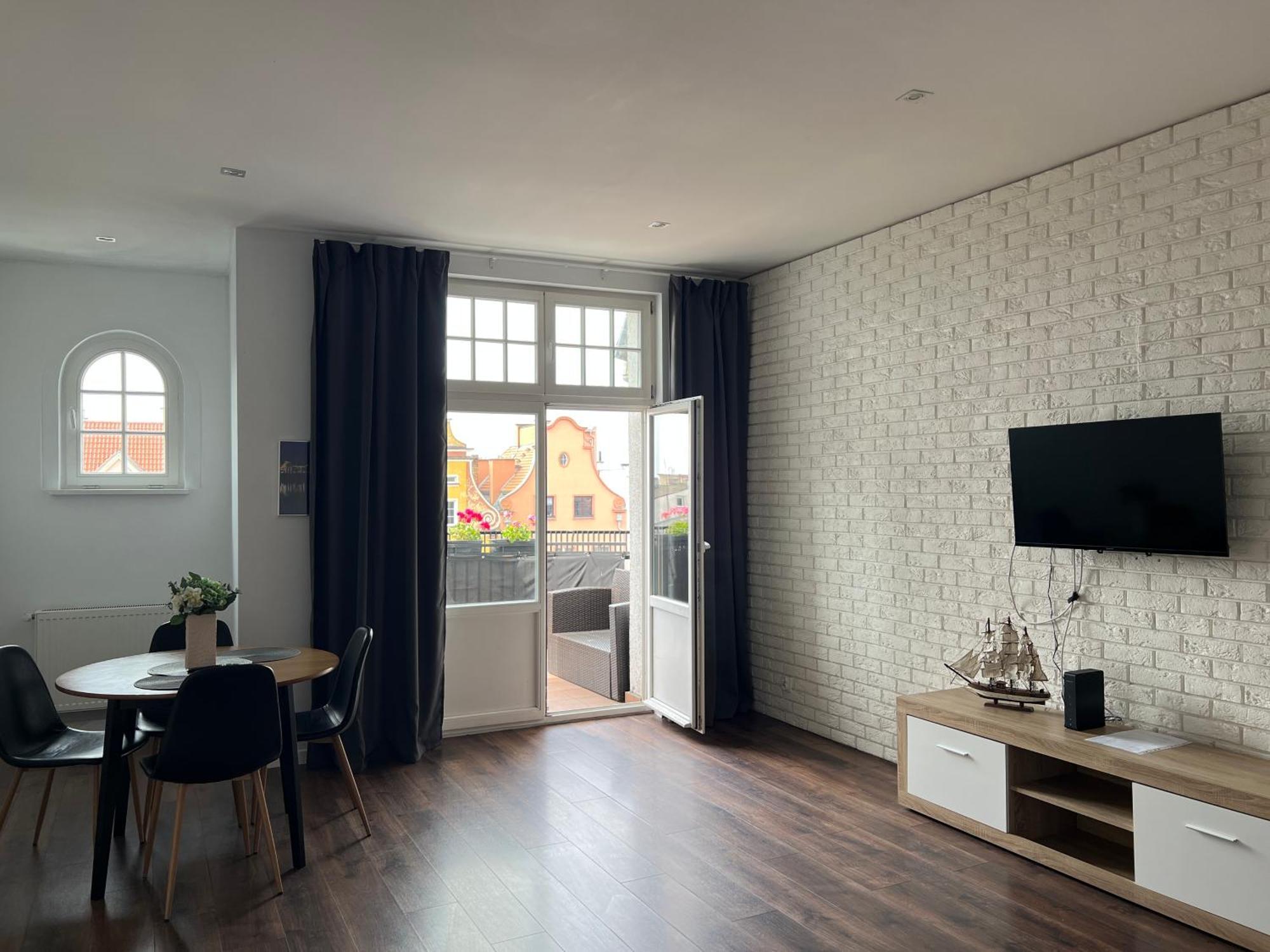Long Island Apartment *